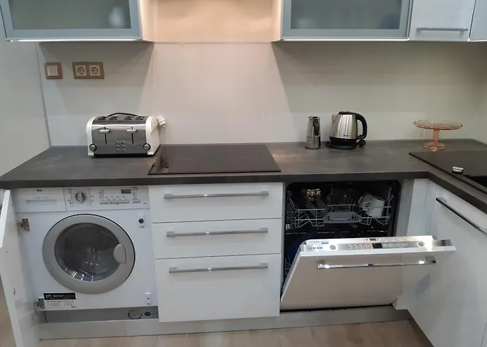 Modern, Quiet & Cozy Apartment In The Middle Of Downtown Near Danube At Fashion Street