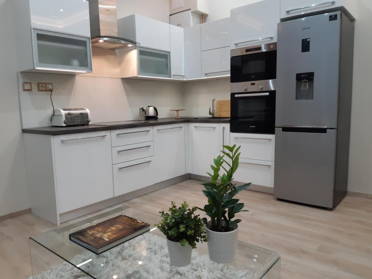 Apartament Modern, Quiet & Cozy In The Middle Of Downtown Near Danube At Fashion Street