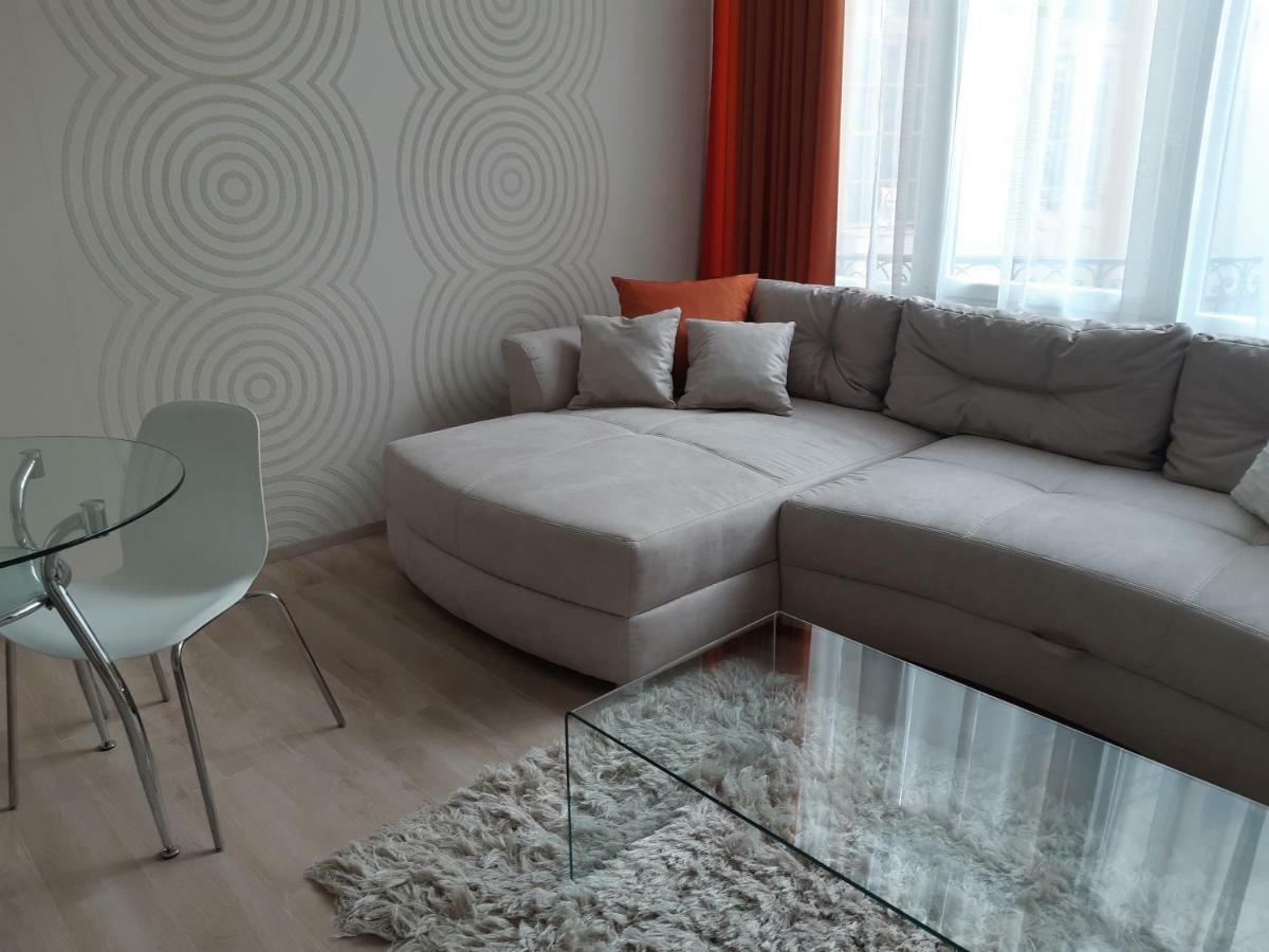 Appartement Modern, Quiet & Cozy In The Middle Of Downtown Near Danube At Fashion Street *